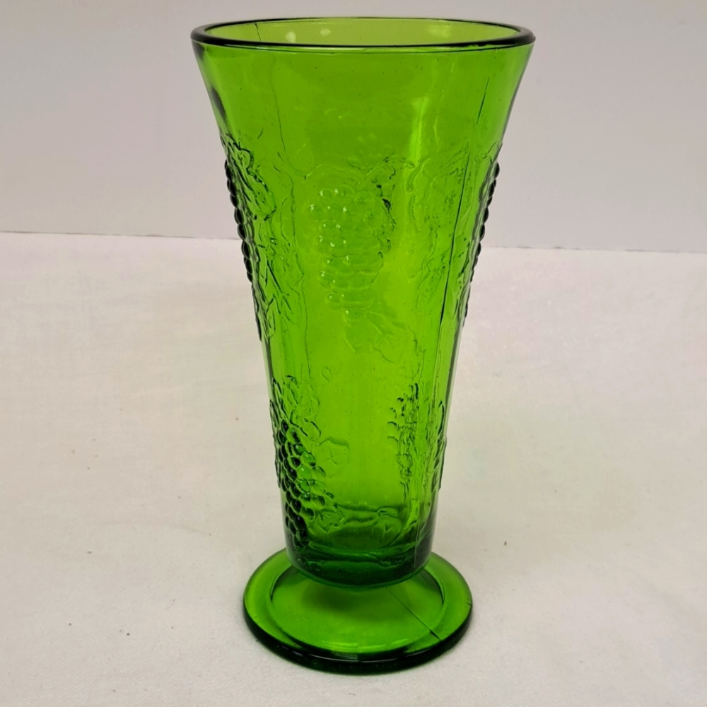 Vintage Indiana Glass harvest grapevine green pressed glass 7.5”  vase